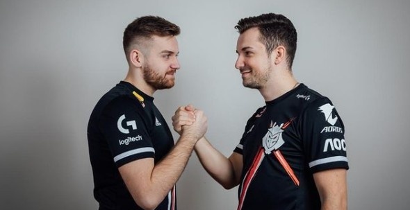 21 点策略：软牌决策的期望值差异。（21点策略：软牌不同选择的期望值比较）